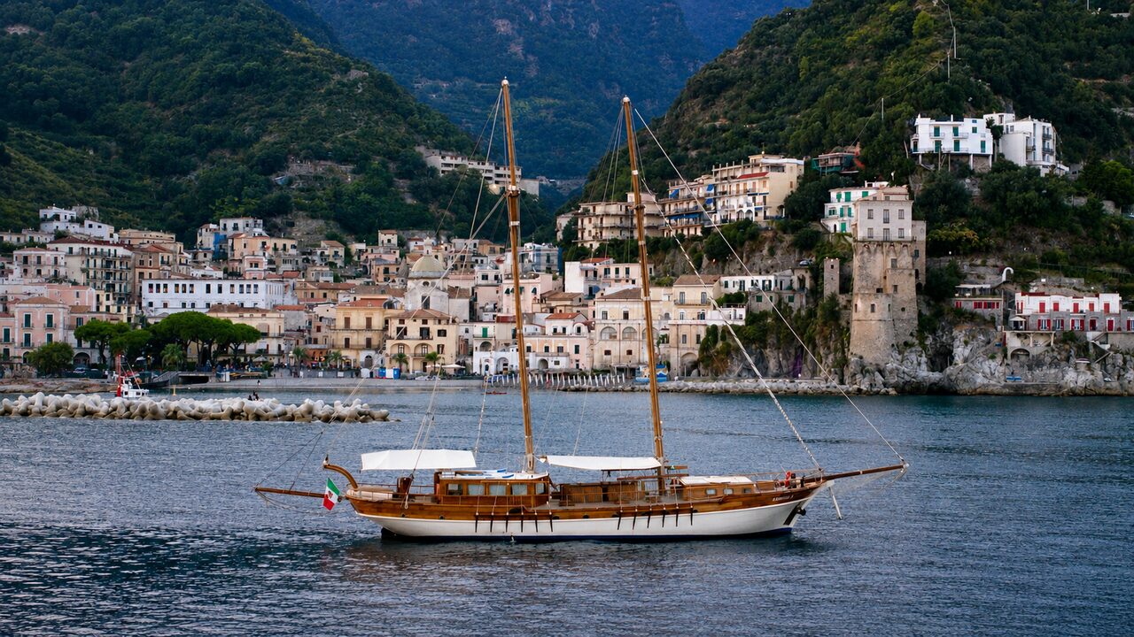 Caicco My Bubu per crociere private al largo della Costiera Amalfitana