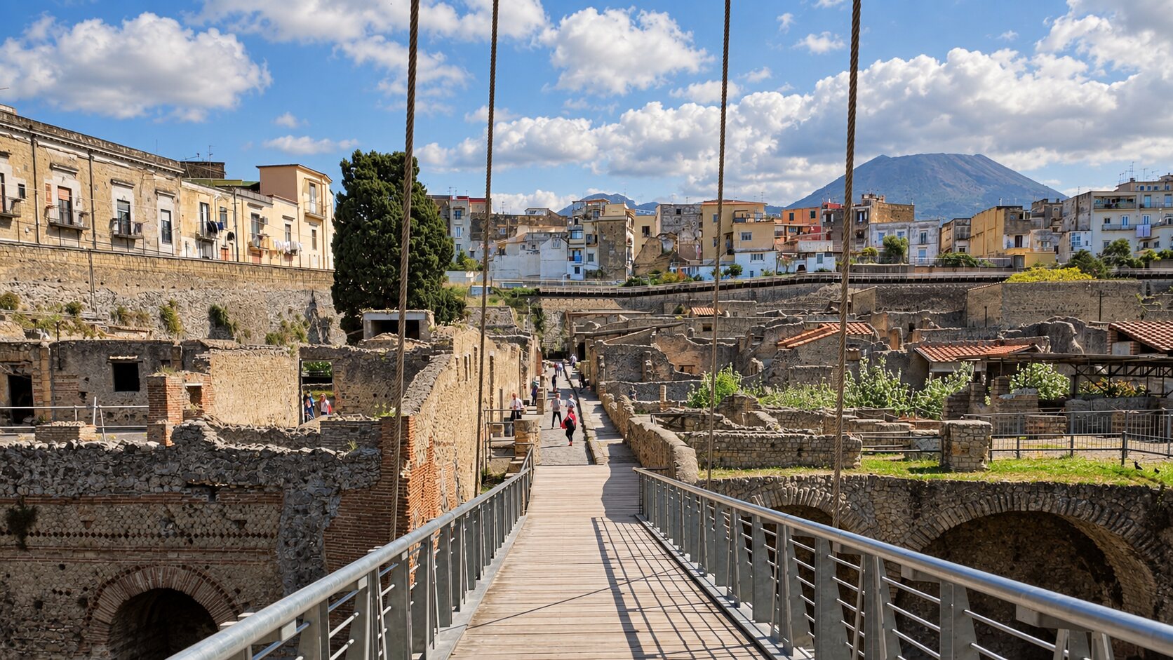 Ponte d’ingresso agli Scavi di Ercolano con il Vesuvio sullo sfondo